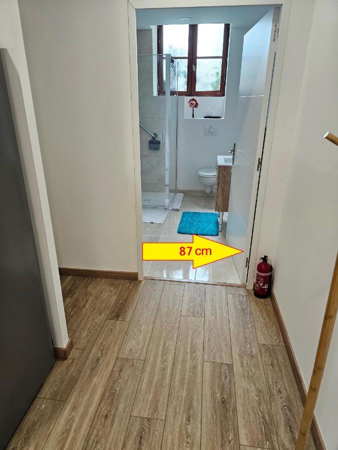 Rez De Chaussee Appartement A Tournus - Yellow Exterior photo